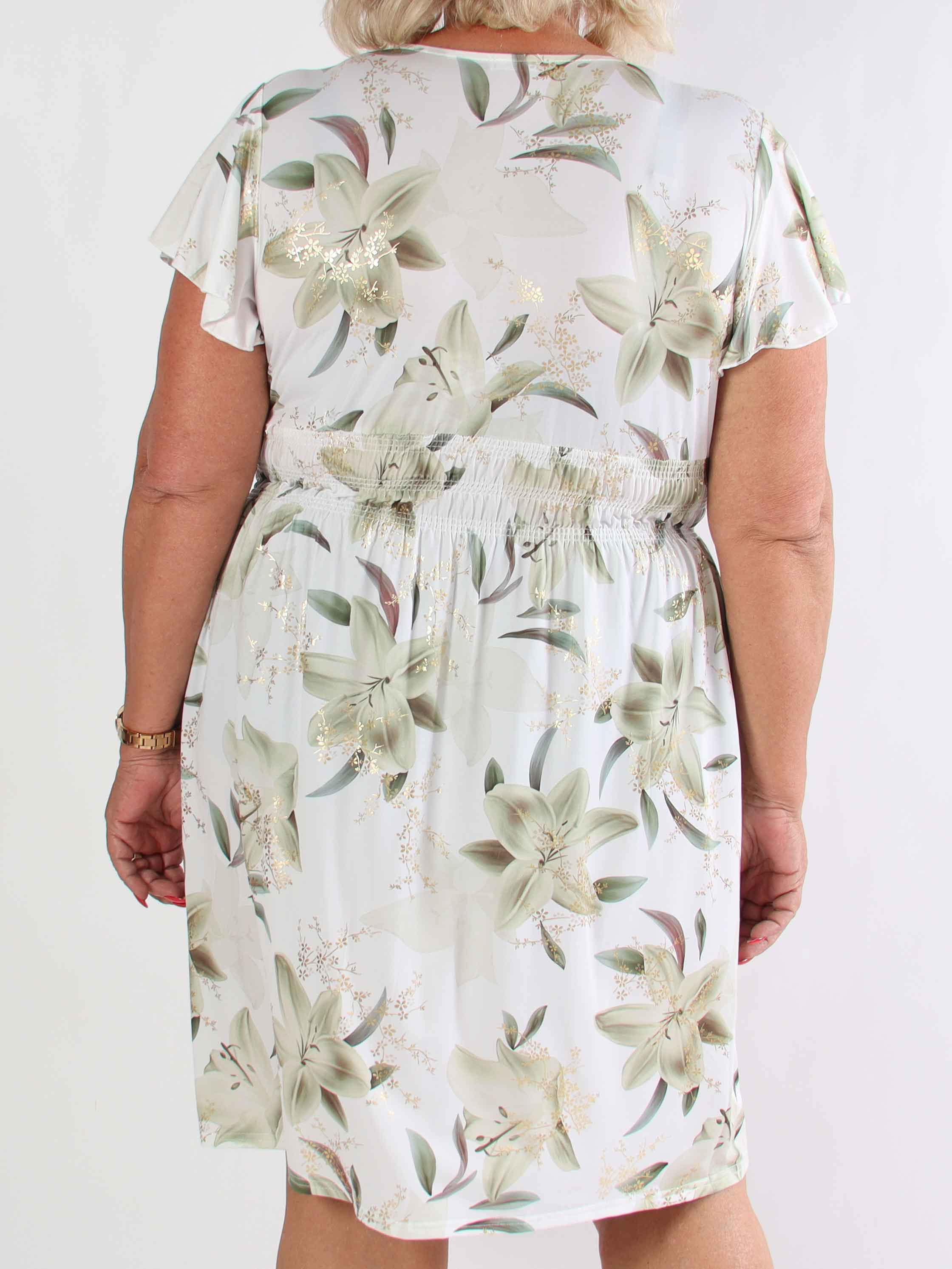 Pams Lilies Short - Kort elastisk plus size kjole med lilje motiver og guld detaljer